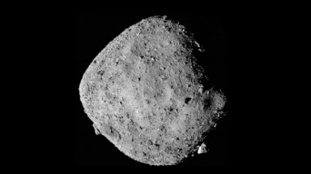 小惑星ベンヌに水の存在を示すサインを発見（NASA)