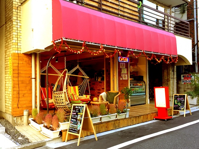 東十条駅の近くで、素敵なカフェを見つけました。