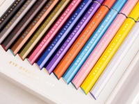 オシャレ顔の必須アイテム。UZUアイライナーが13色セットで発売