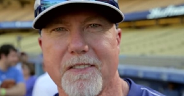 元MLB本塁打王マーク・マグワイア、52歳の現在の姿が話題に