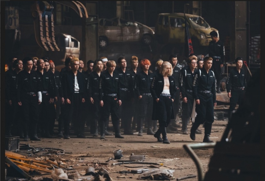 『映画東京リベンジャーズ２血のハロウィン編－決戦－写真集』⒞講談社