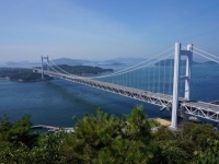 四国と本州をつなぐ瀬戸大橋である