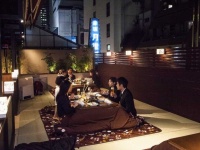 バネバグース赤坂見附店のテラスに“こたつ”席登場！熱々のもつ鍋コースも提供