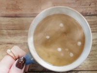 紅茶にぷかぷか浮かべる、新潟のお菓子「浮き星」　＃引き出しおやつ