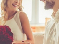 女性をジッと見つめる男性の心理・5つ