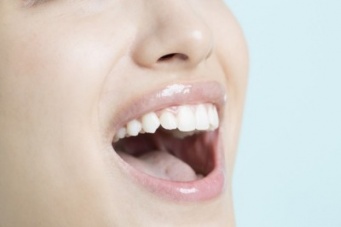 そのニオイ、自覚ある？　口が臭くなる“4つの原因”とは