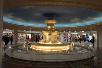 泉の広場（Richard, enjoy my life!さん撮影、Flickrより）