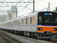 東武鉄道のTJライナー（Sui-setzさん撮影、wikimedia commonsより）