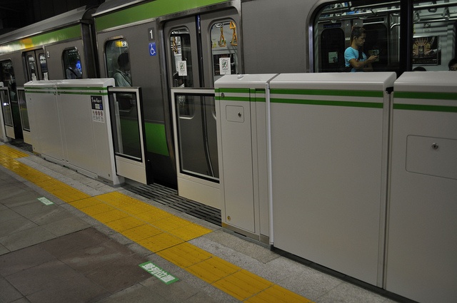 恵比寿駅ホームドア