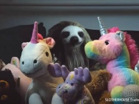 かわいいと怖い、どっちが勝つ？ナマケモノが次々と人を襲う脱力系ホラー映画が爆誕