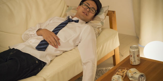 飲み過ぎた男性