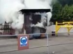 火事の際に起こる『バックドラフト現象』を、小屋を燃やして実験してみた。