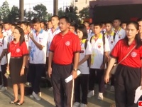 大きな声で国歌斉唱しない生徒には何回も歌わせる。タイの罰則が物議をかもす