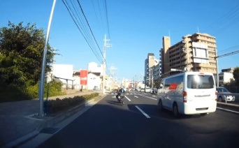 Photo Credit: 二車線ある国道でバイクを猛スピードで煽る自転車！？  from youtube