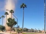 偶然にしては奇跡的！　アメリカで撮影されたつむじ風がアメイジングな光景に