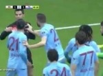 大荒れサッカー！　ブチギレた選手が審判にレッドカードを提示して退場！