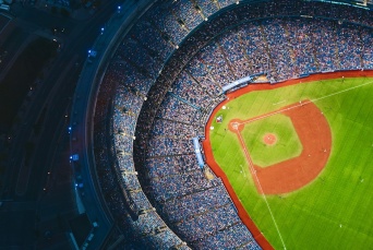 出典：https://pixabay.com/photos/architecture-art-audience-ballpark-1851149/