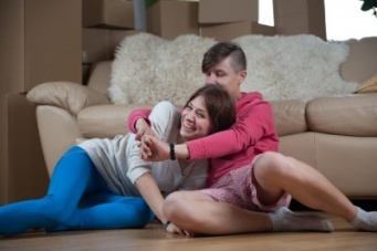 ムギュッ。柔らかさがたまらない!?　彼が彼女を抱きしめたくなる瞬間3選