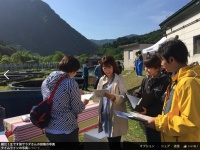 『旅サラダ』青森朝日放送・坂本佳子アナの胸チラハプニングに視聴者大興奮　「サラダどころかメインディッシュ」