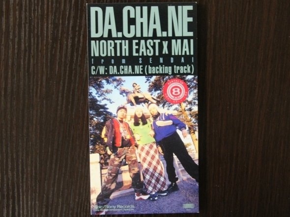 NORTH EAST×MAI「DA.CHA.NE」（中央が熊谷麻衣子さん）