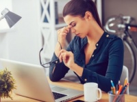 【医師監修】目が疲れる原因と目の疲れを取る方法