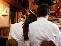 ふっ、触れてる……！　男性が、「恋愛対象外の女性」にキュンとした瞬間9