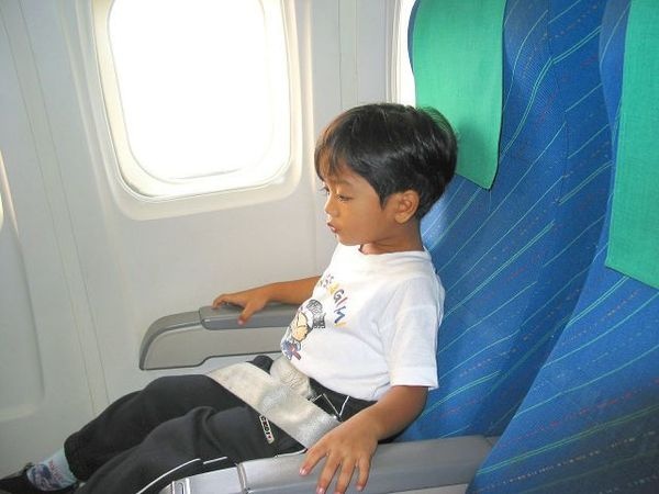 背の高い人に朗報！飛行機のシートが高身長に対応してくれるらしい
