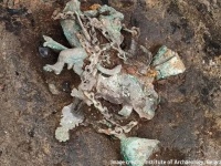 翼のついた男性器をかたどったローマ時代の魔除けの風鈴が発見される