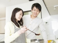 「金銭感覚」or「食の好み」！　81.4％の男性が選んだ「結婚相手により求める条件」って？