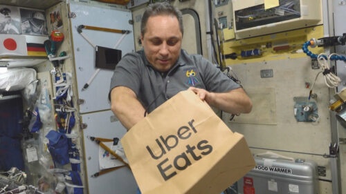 前澤友作　Uber Eatsデリバリー