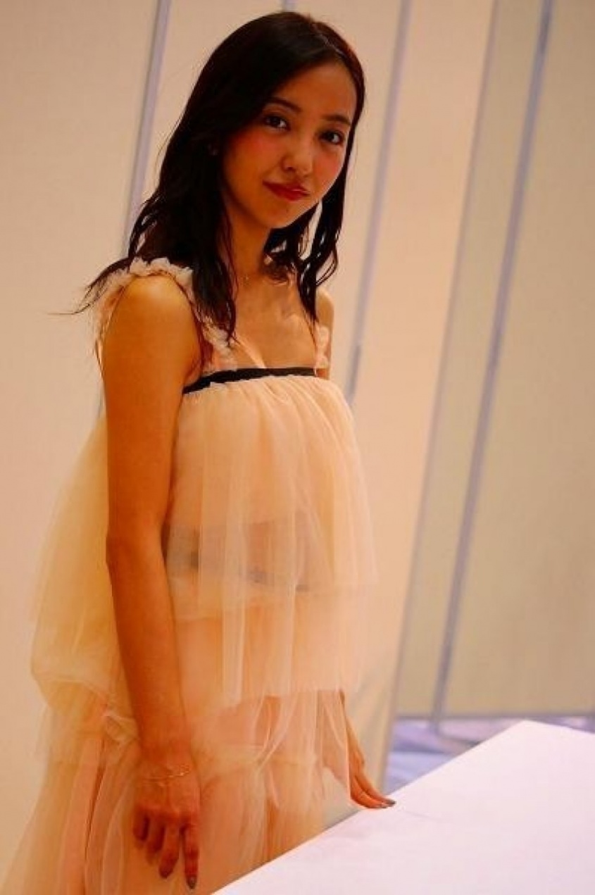 板野友美