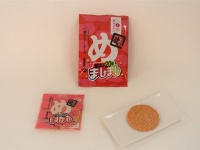 明太子感がハンパねえ！　福岡名物「めんべい」のド派手な新種「ましまし」がメチャうま
