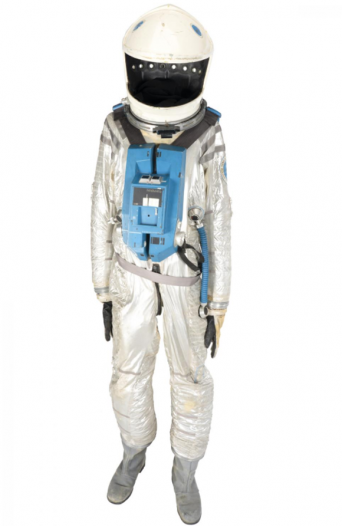 映画「2001年宇宙の旅」で使用された宇宙服がオークションに