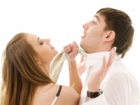そこまでする!?　男性が「ありえない!!」と思った彼女の束縛3つ