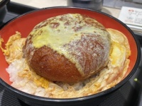 富士そば、衝撃の「カレーパンカツ丼」を開発するも発売ならず　3年後の気付き→「そのまま食うのが一番ウマイ！！」