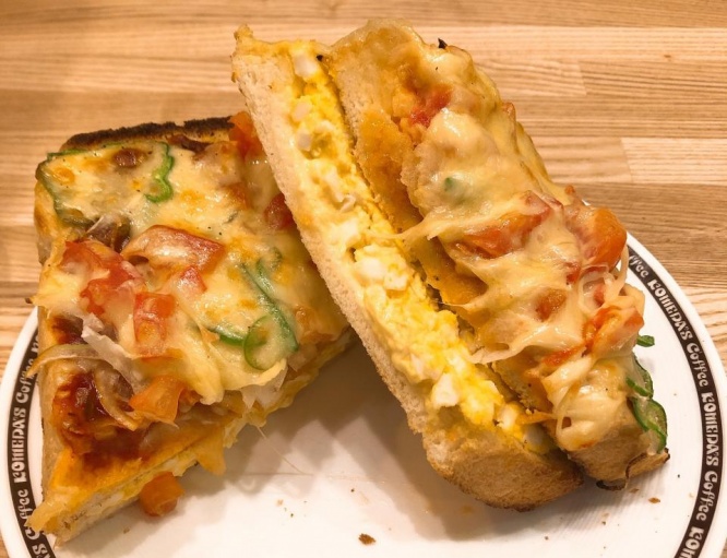 「たっぷりたまごのピザトースト」