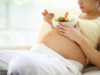 歩きにくい？　休めない!?　周囲の妊婦を見て「妊娠って大変だな」と思う瞬間6つ