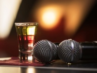 モテる女性が「カラオケデート」で歌わない曲