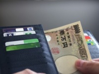 食事デートのお会計でガッカリした女子の態度・6選