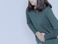 腹痛でうずくまる私を置いてスタスタ行ってしまう彼氏。その時、見知らぬ女性が...（愛知県・30代女性）