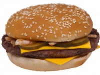 天井にマクドナルドのピクルスを貼り付けただけのアート