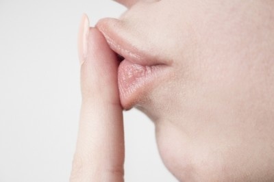 浮気防止のため？　女子が男子にキスマークをつける目的って？