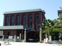民間運営時代の「日本はきもの博物館」（Carpkazuさん撮影、Wikimedia Commonsより）