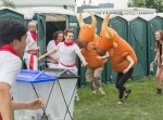 ライブ会場に置かれた仮設トイレドッキリが愉快！