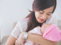 君を守りぬく！　女性が初めてわが子を抱いた時の感想･5選