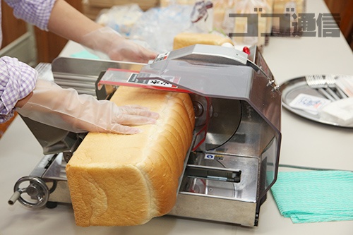 パンのカット