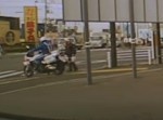 白バイ隊員にキレるおじいちゃん！　突然鳴ったサイレン音にビビる