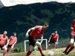 【不思議動画】キミは新スポーツ“斜面サッカー”を知っているか？