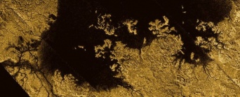 驚くほど地球に似ていた。土星の衛星「タイタン」のマッピング画像