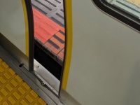 「ベビーカーを降ろすため電車で準備していた私。駅でドアが開いた途端、男子高校生が動いた」（神奈川県・40代女性）